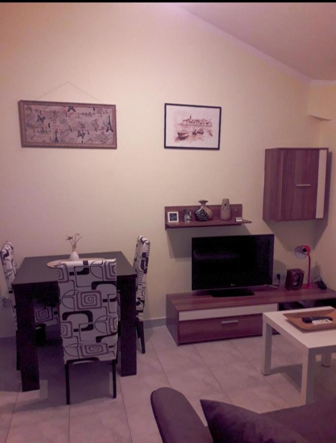 Petrovic Apartmani ティヴァト エクステリア 写真