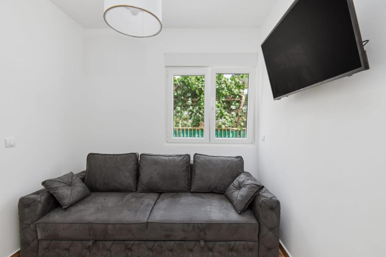 Petrovic Apartmani ティヴァト エクステリア 写真
