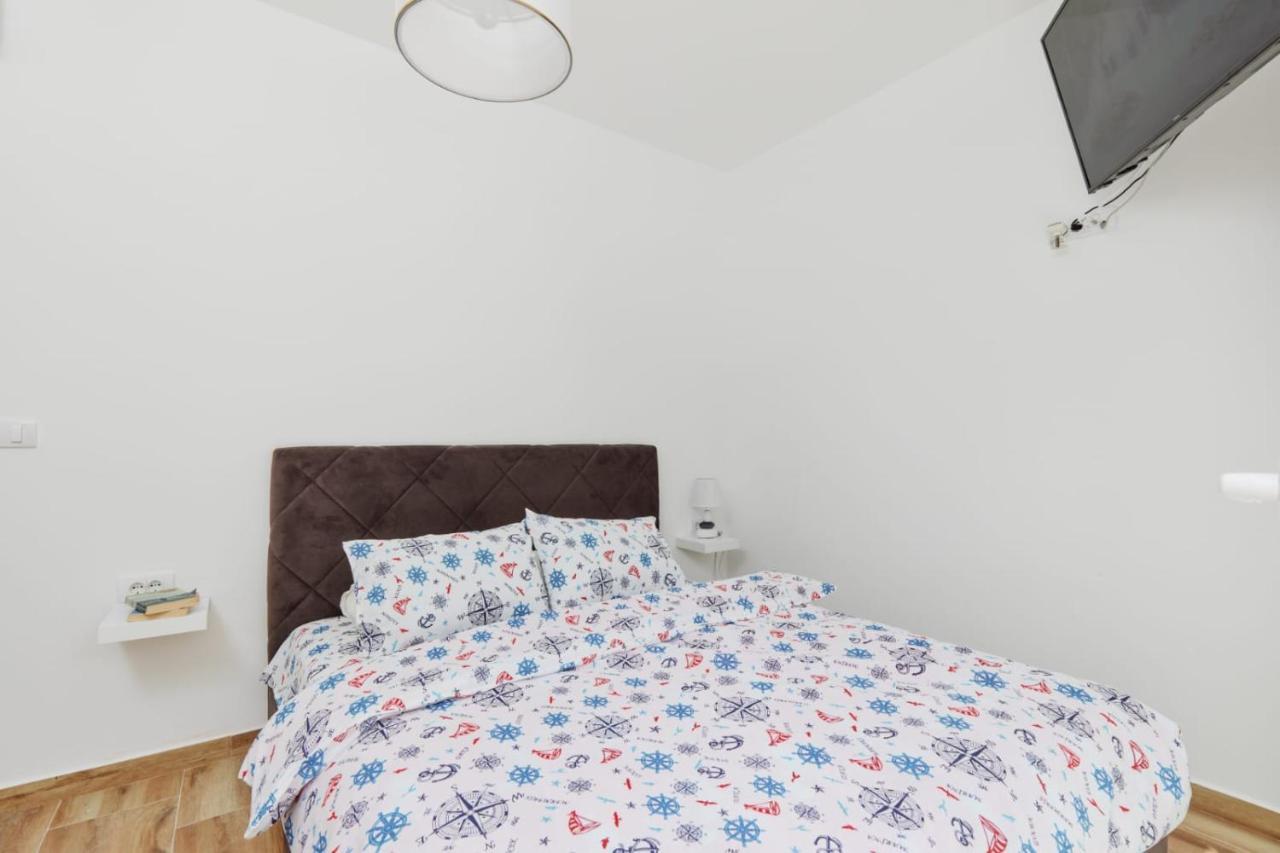 Petrovic Apartmani ティヴァト エクステリア 写真