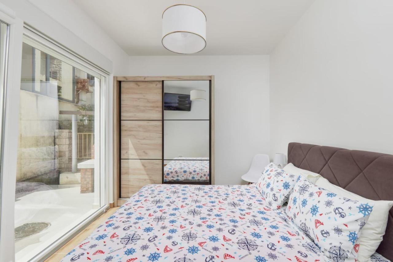 Petrovic Apartmani ティヴァト エクステリア 写真