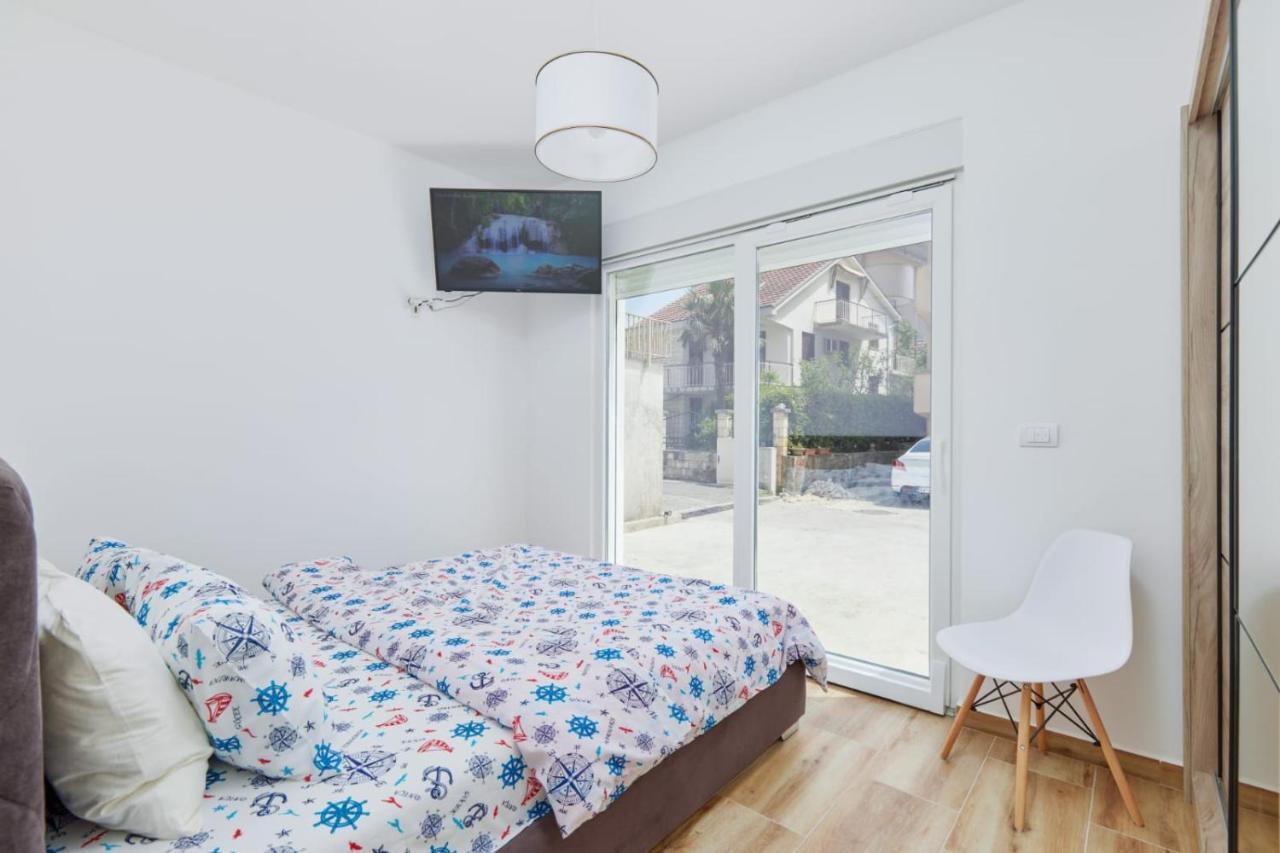 Petrovic Apartmani ティヴァト エクステリア 写真