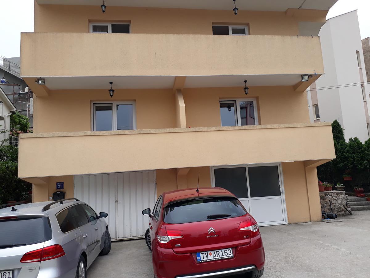 Petrovic Apartmani ティヴァト エクステリア 写真