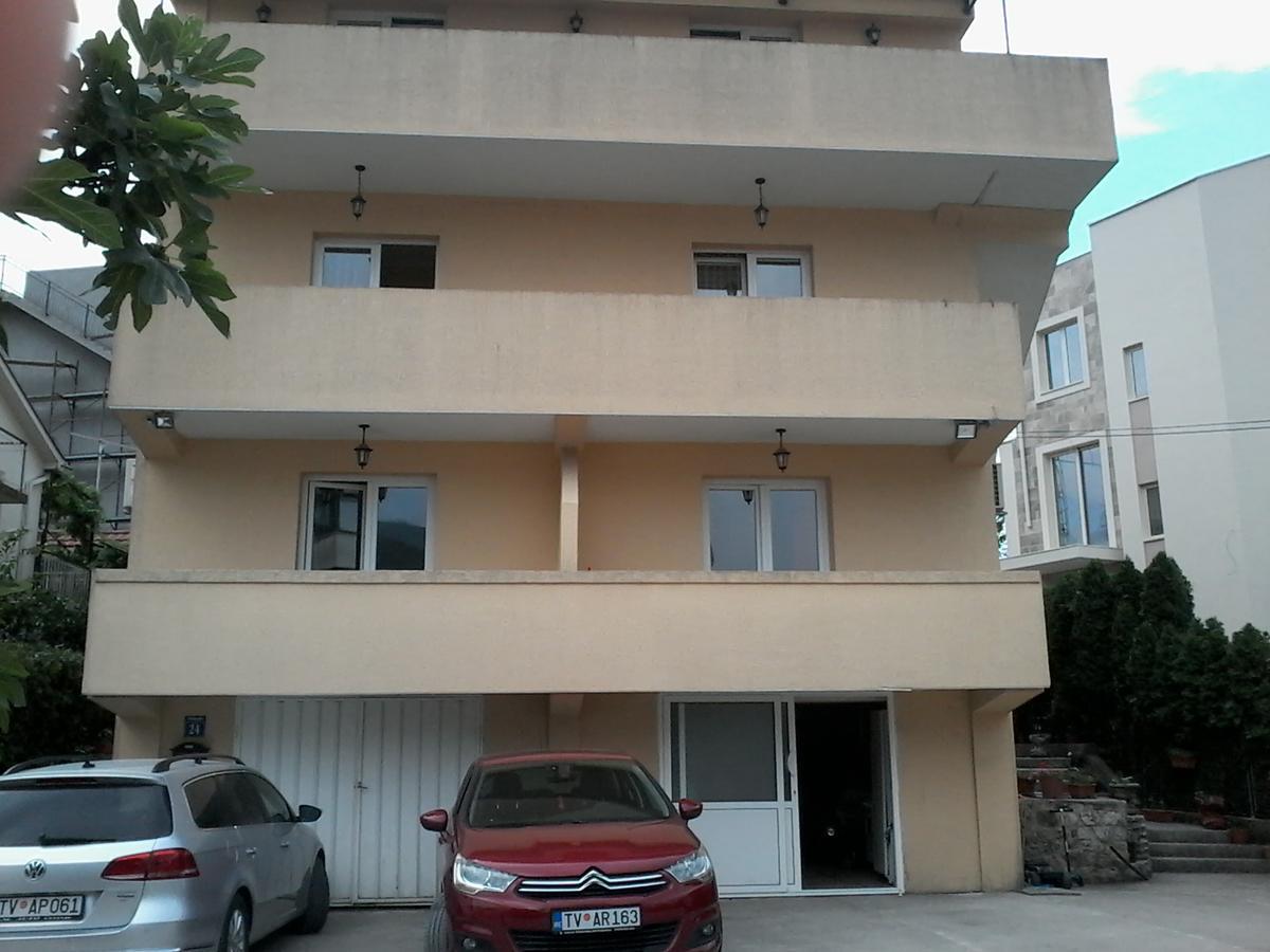 Petrovic Apartmani ティヴァト エクステリア 写真