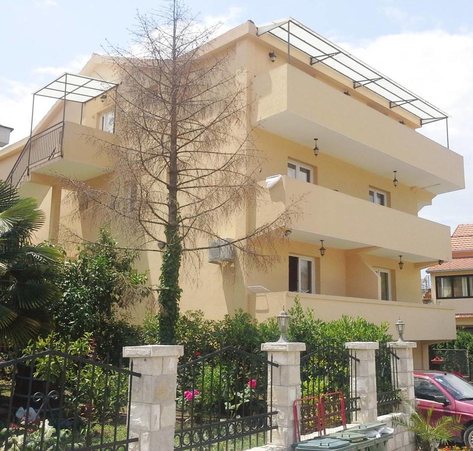 Petrovic Apartmani ティヴァト エクステリア 写真